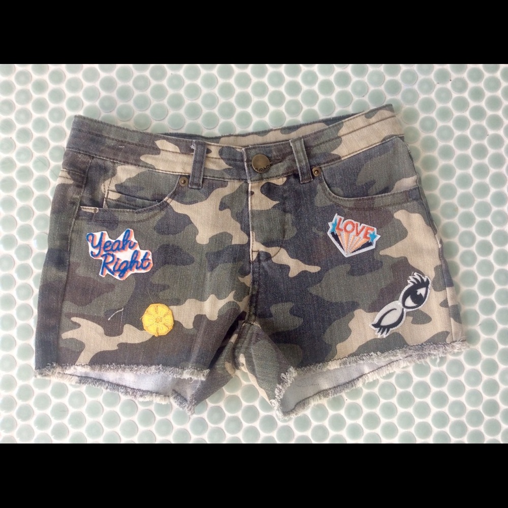 ❤️ NO BOUNDARIES Camo Cut-off Shorts - size 3